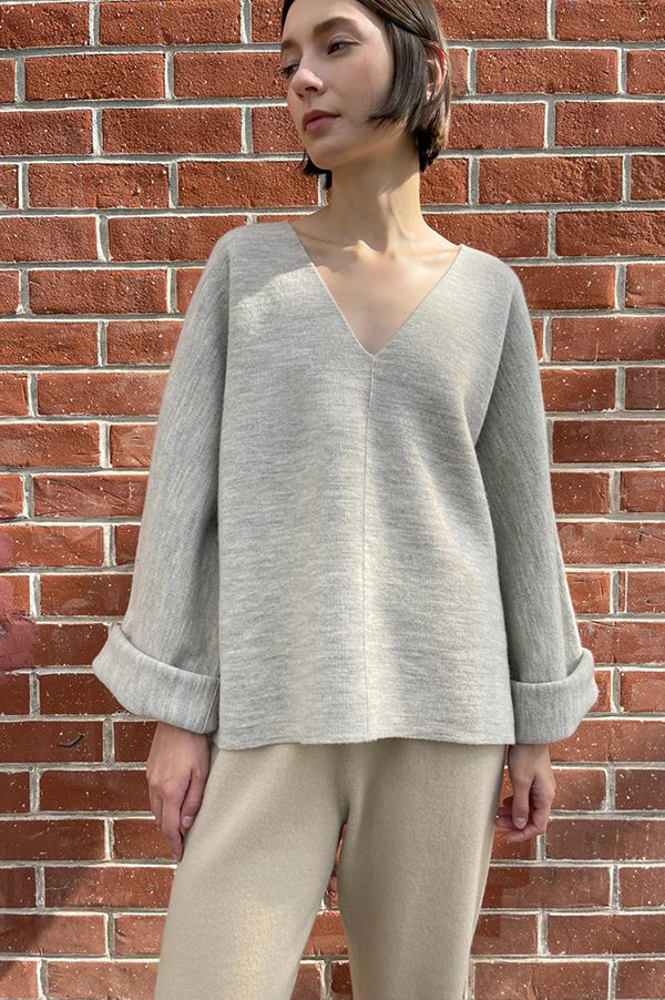 Double Knit V-Neck Sweater in Carrara – Des Kohan
