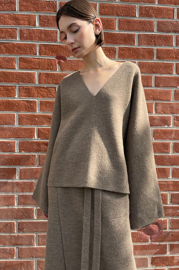 Lauren Manoogian Double Knit V-Neck Sweater in Mushroom
