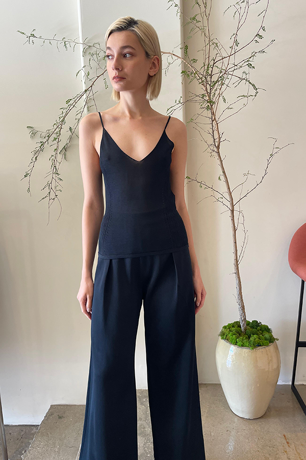 Slinky Tyler Cami in Navy – Des Kohan