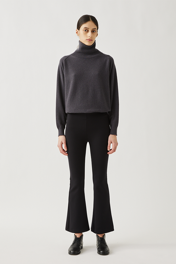 Neoprene Flared Crop Pants in Black – Des Kohan