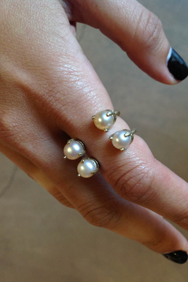 Double Wave Pearl Ring