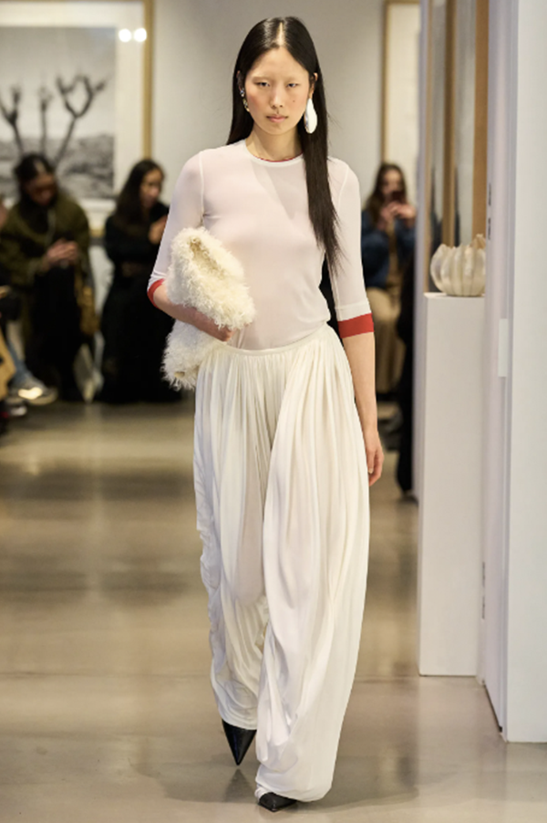 Ashlyn Gabriel Gathered pants. Ashlyn Gabriel Gathered pants white. Ashlyn white pants. Ashlyn gathered pants.  Des Kohan Los Angeles Ashlyn. Ashlyn exclusive Des Kohan. Ashlyn West Hollywood. Ashlyn Winter 2025. Ashlyn Fall 2025. Ashlyn softly structured pants. Ashlyn flowy white pants. Ashlyn gathered pants white. 