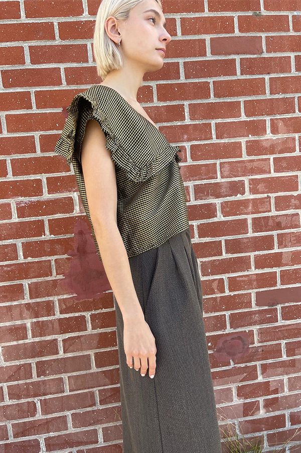 Gallery Top in Black-Gold