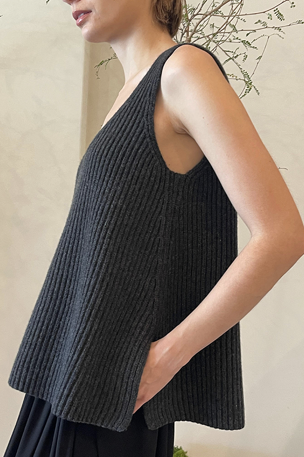 Kuiza Oversized Tank Top in Anthracite