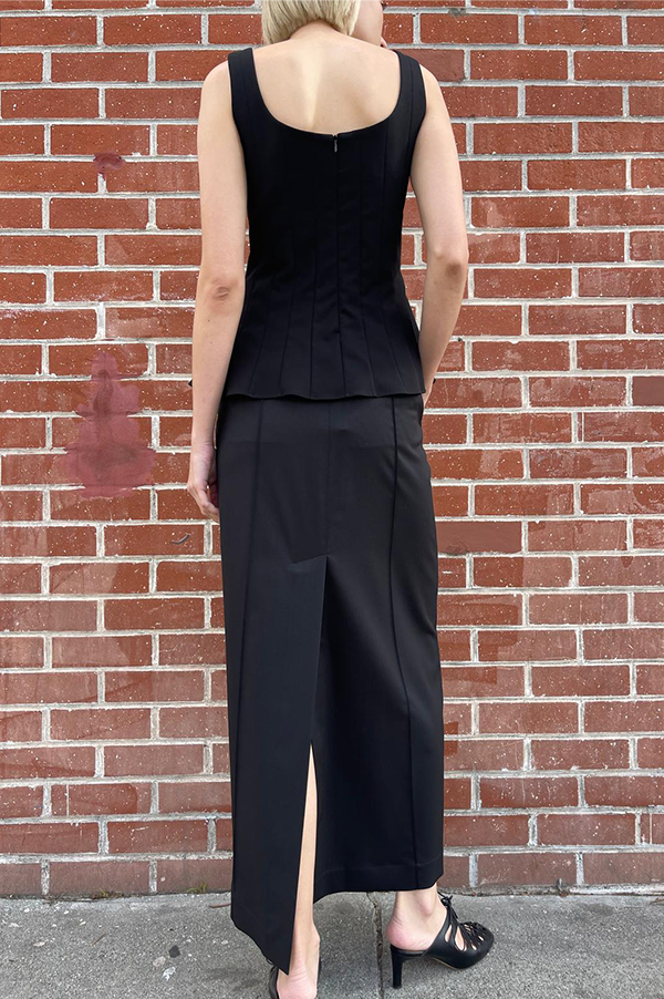 Ashlyn Leon Top. Ashlyn Leon Blouse Black.  Ashlyn Sleeveless Top Noir. Ashlyn sleeveless Blouse black. Ashlyn panels blouse Black. Ashlyn Crewneck blouse Black. Ashlyn Zip Closure Blouse. Ashlyn Leon Peplum. Ashlyn Leon Peplum Black. Ashlyn Des Kohan. Ashlyn West Hollywood. Ashlyn Los Angeles. Des Kohan. Des Kohan Los Angeles. 