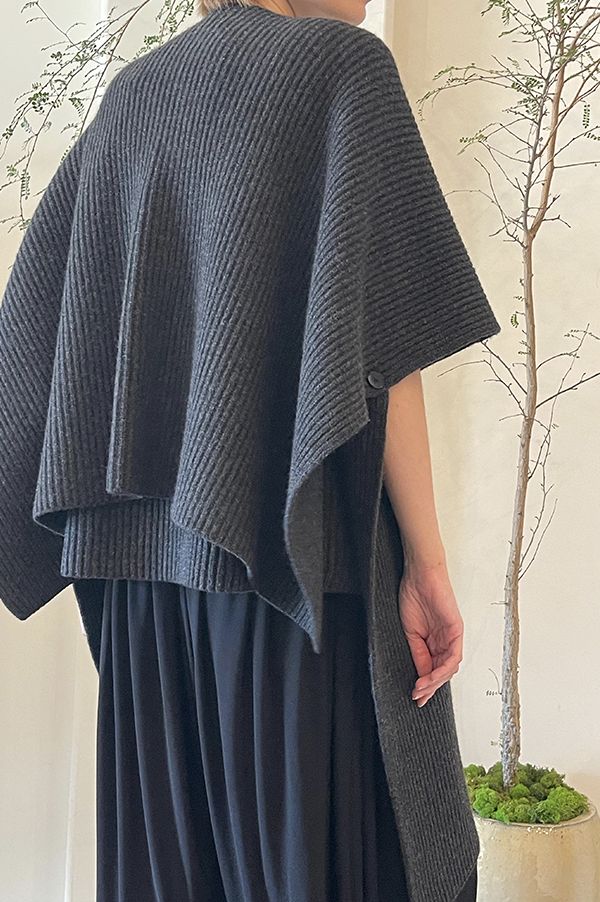 Kriella Poncho Scarf in Anthracite