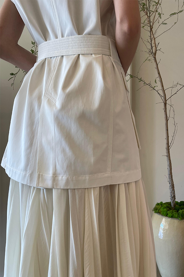Jalit Sleeveless Jacket in White