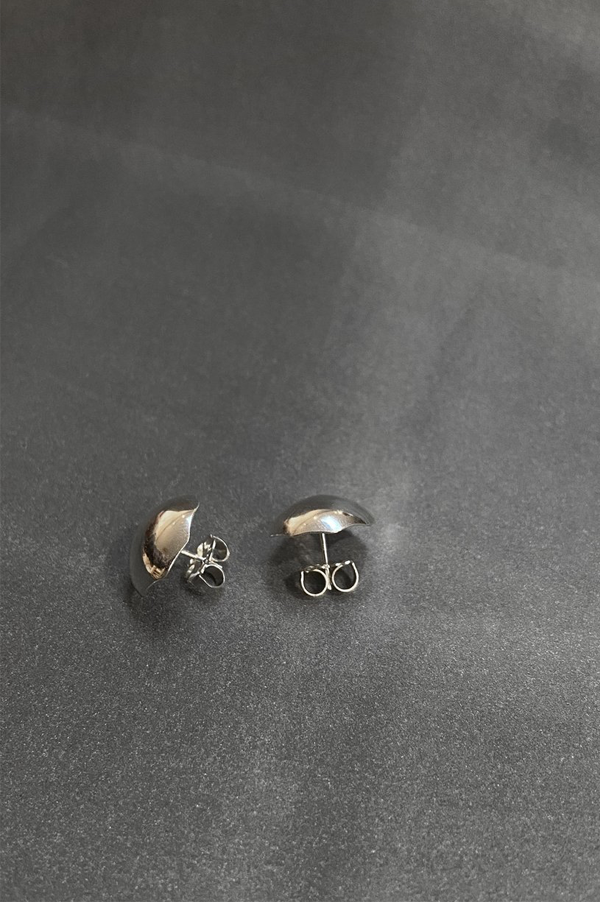 Small Stud Nude