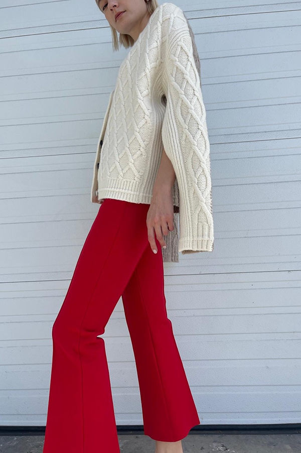 Maria McManus Twisted Cable Cardigan Stone. Maria McManus Cardigan Cream. Maria McManus Twisted Cable Cardigan in Ivory. Maria McManus Ivory/Cream cardigan. Maria McManus fine merino wool Cardigan. Maria McManus Oversized Fit cardigan. Maria McManus Oversized Cream/Ivory sweater. Maria McManus sweater chunky stich cable. Ivory Chunky Cardigan. Cream Cable knit sweater. Maria McManus Cable knit sweater. Maria McManus two tone cardigan.Dark Horn button closure.Maria McManus cape arm cardigan.Ivory Taupe twist