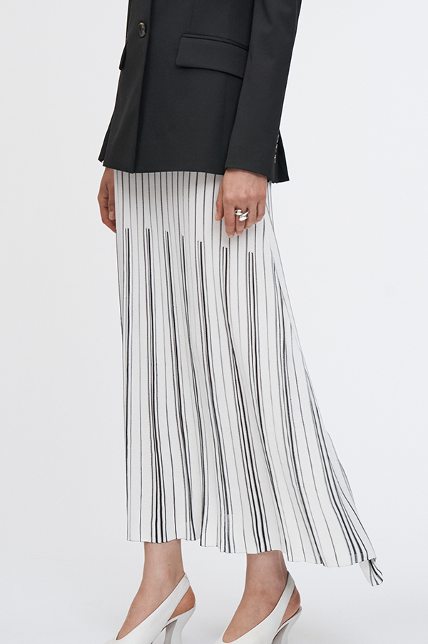 Variegated Pleat Skirt in Off White