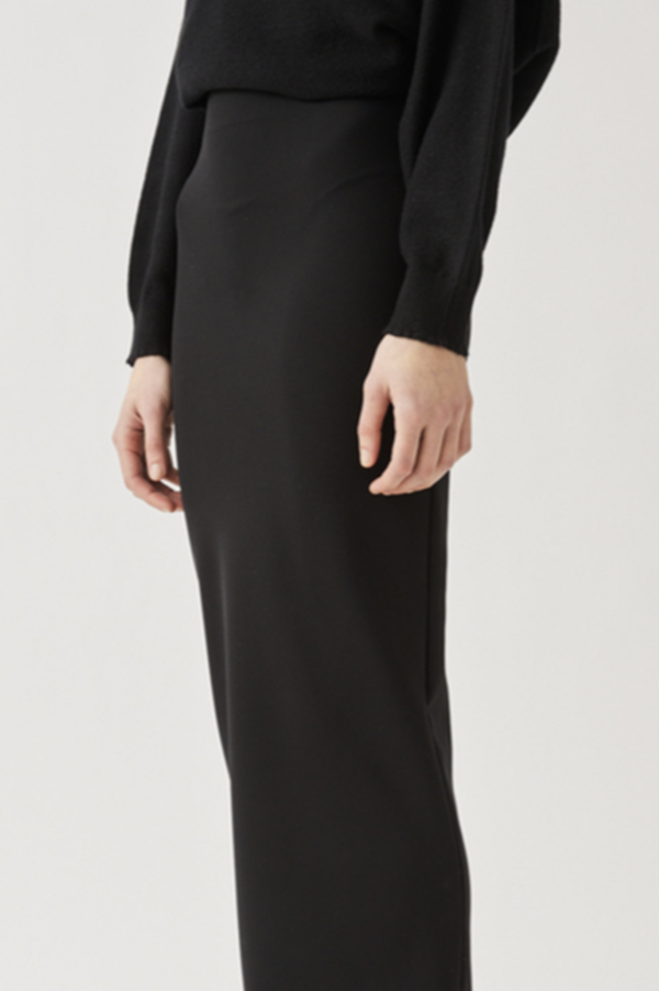 Dusan Stretch High waisted Midi skirt In black