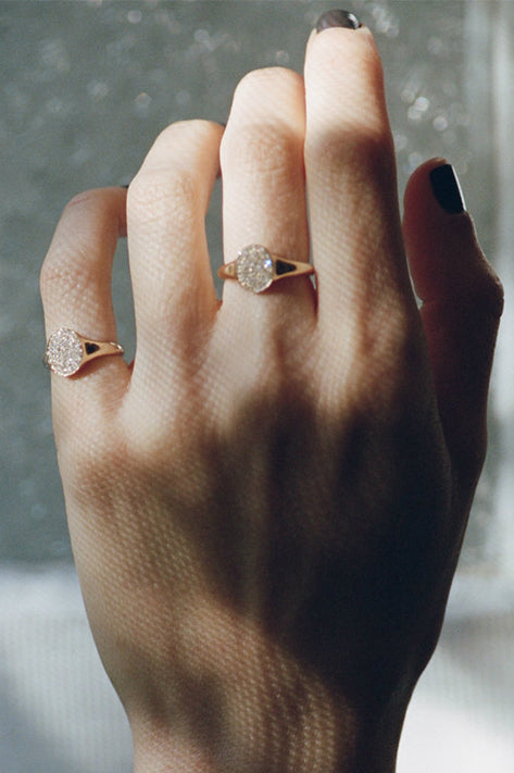 【Gabriela Artigas】Disc Signet Ring with White Pave Gabriela Artigas Disc Signet Ring with White Pave – Des Kohan