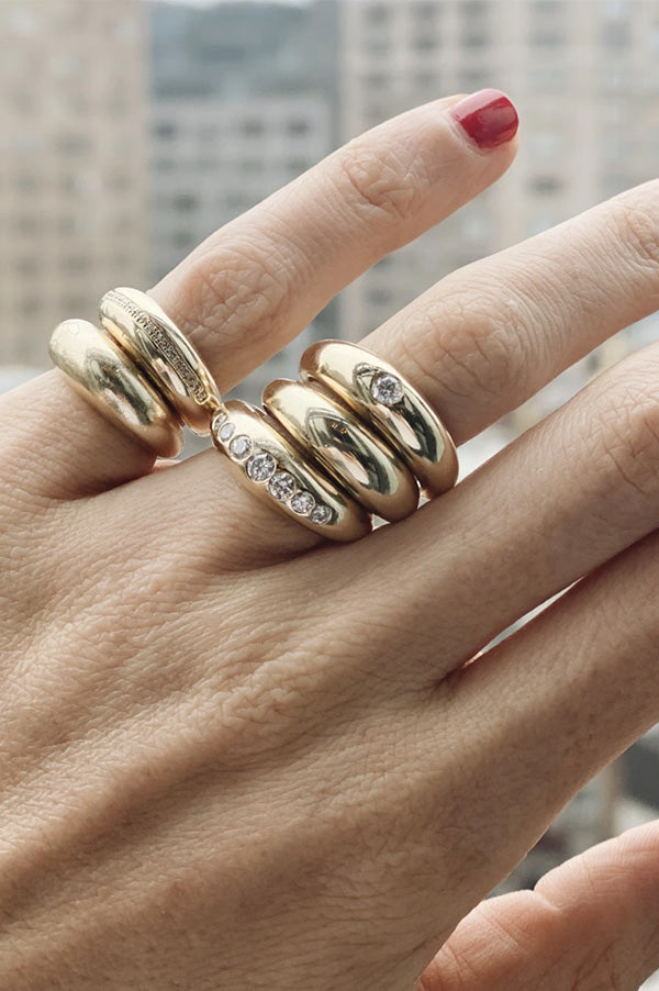 Small Balloon Ring With Ascending White Diamonds